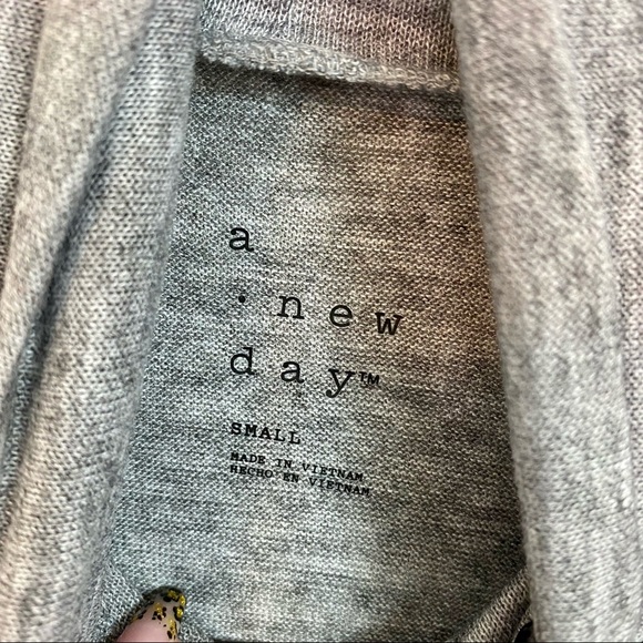 NWT Gray Turtle Neck Long Sleeve Top Blouse - Picture 3 of 7